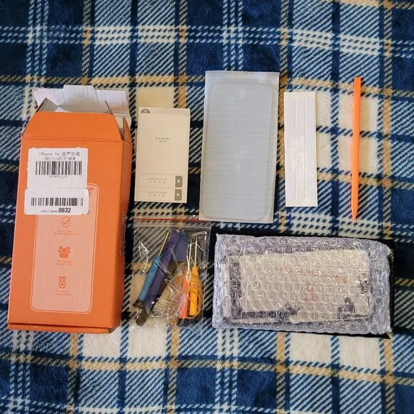 iPhone 16 Screen Replacement Kit - Picture 1 of 2